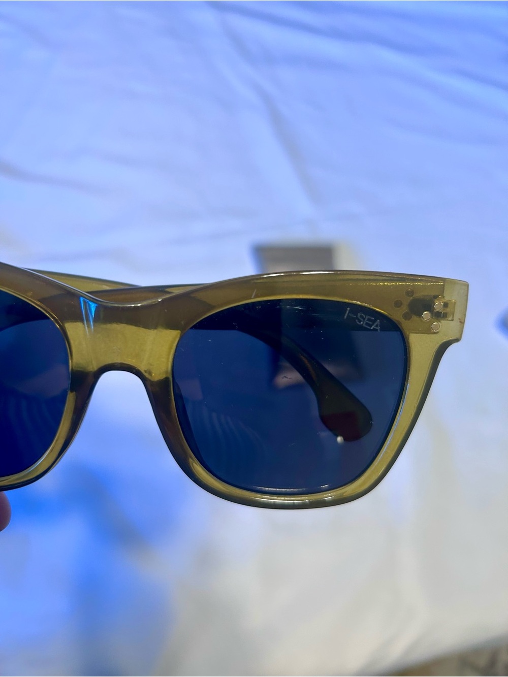 I-Sea Women's Transparent Olive Stevie Sunglasses with Case - Picture 5 of 7